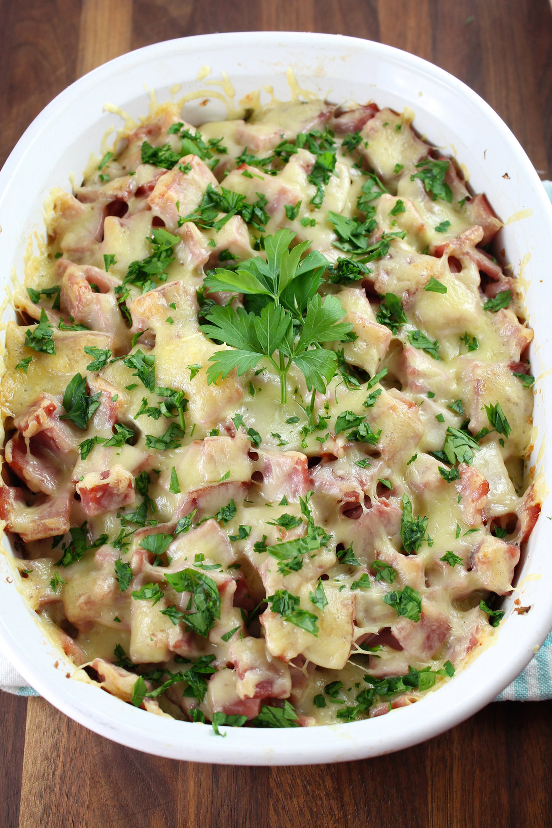 CHEESY HAM AND VEGGIE QUINOA BAKE